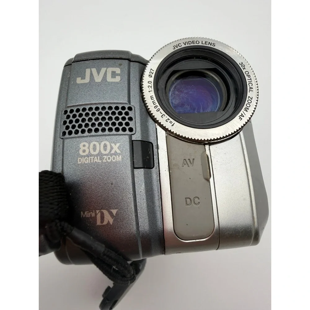 JVC GR-DA30U Digital Video‎ Camera MiniDV Camcorder 30x Optical Zoom Silver